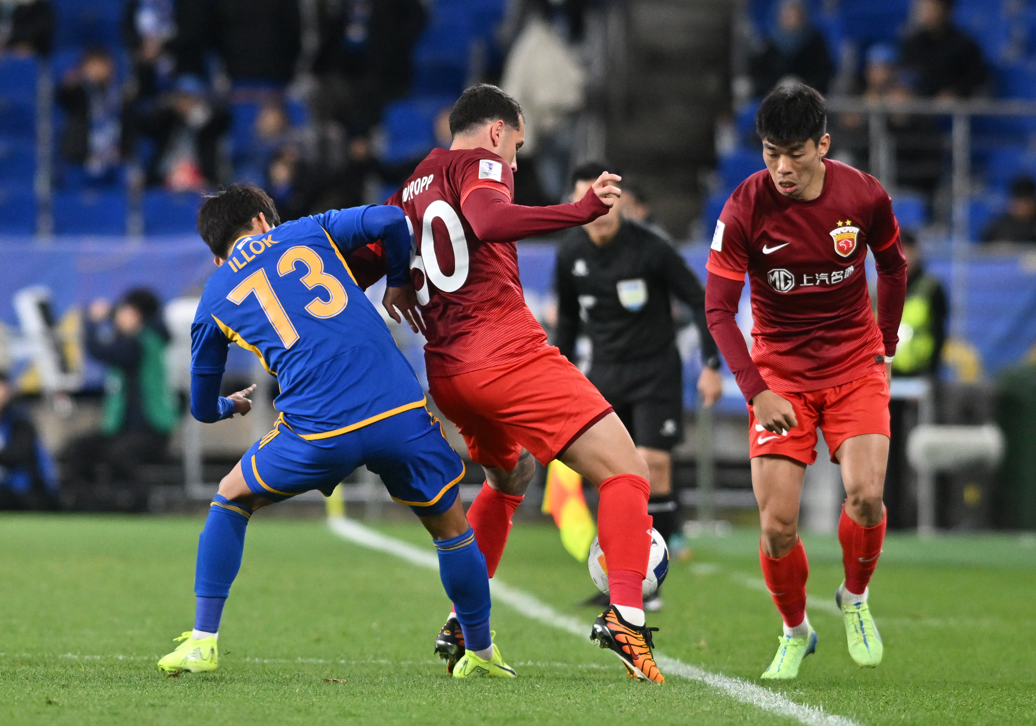 包含亚冠赛程吃紧，比利亚雷亚尔集结日内部沟通，信心回归，阵容厚度经受考验的词条