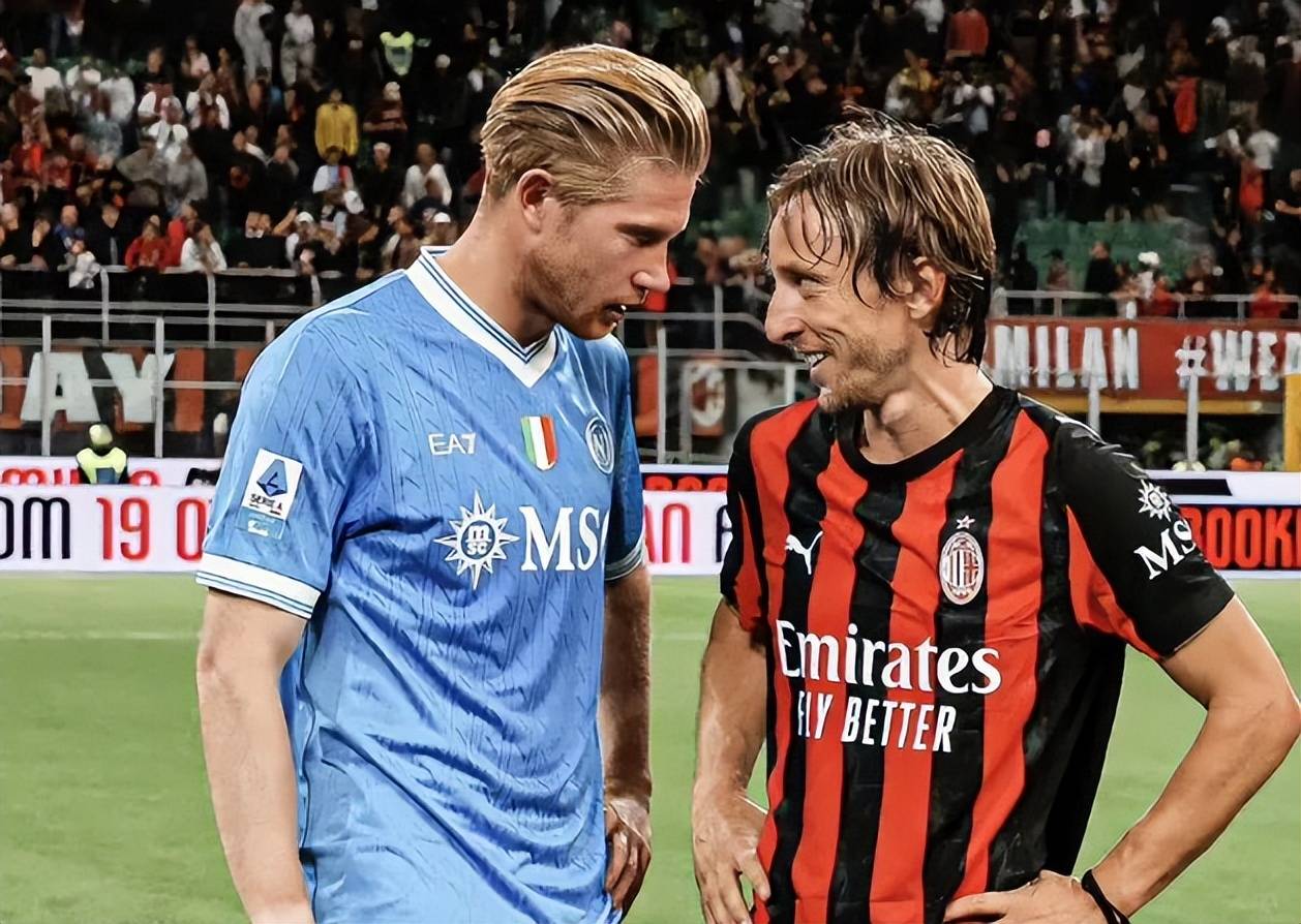 包含那不勒斯国际比赛日更衣室发声，志在荷甲名次提升，更衣室稳定，轮换策略成焦点的词条