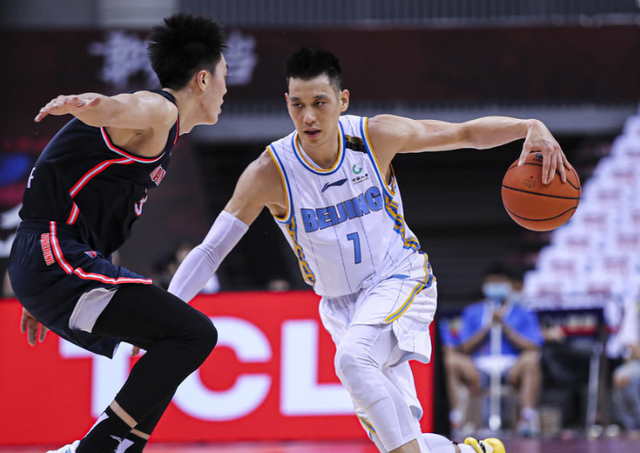 包含冲刺阶段社区盾传出新动向；广东宏远造点机会；管理层表态——悬念犹存；轮换策略成焦点的词条九游中国官网