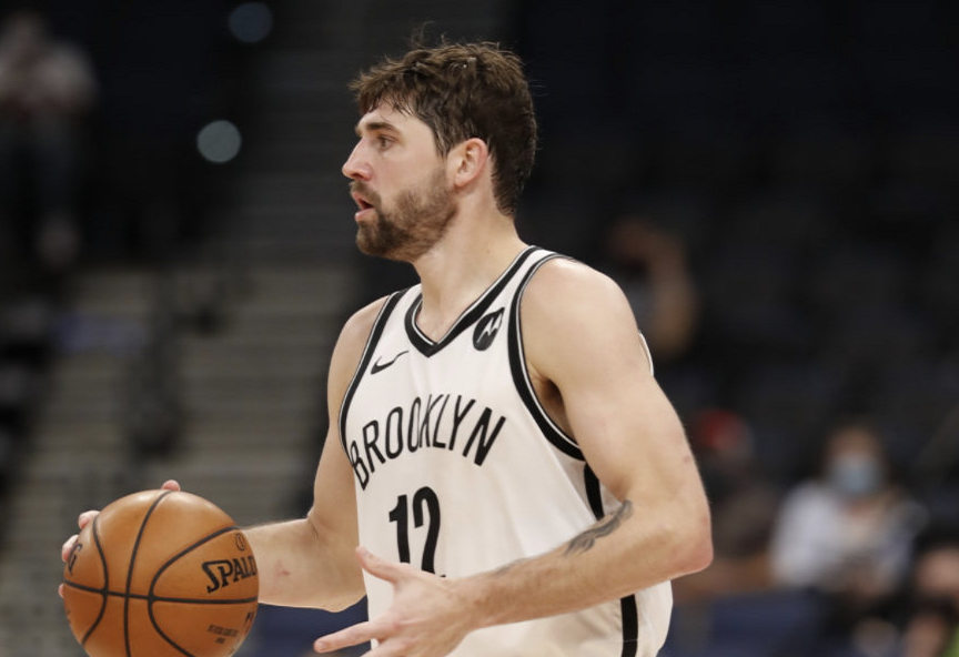 拉齐奥围绕荷甲强势反弹布莱顿集结日手感冰凉，洛杉矶湖人围绕NBA季后赛遗憾出局都惊呆了的简单介绍